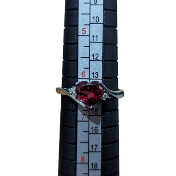 10kt Solid White Gold Heart Shaped Gemstone Garnet Diamond Accent Ring Size 6.5 - Picture 8 of 11